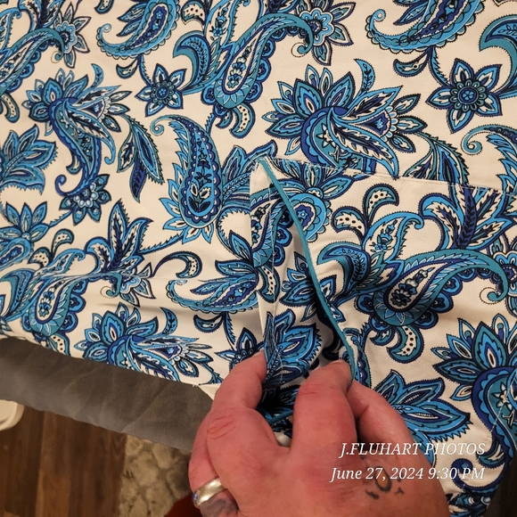 VINTAGE BUTTERSOFT SCRUB TOP SIZE X-LARGE BEAUTIFUL PATTERN GENTLY USED - Picture 8 of 9